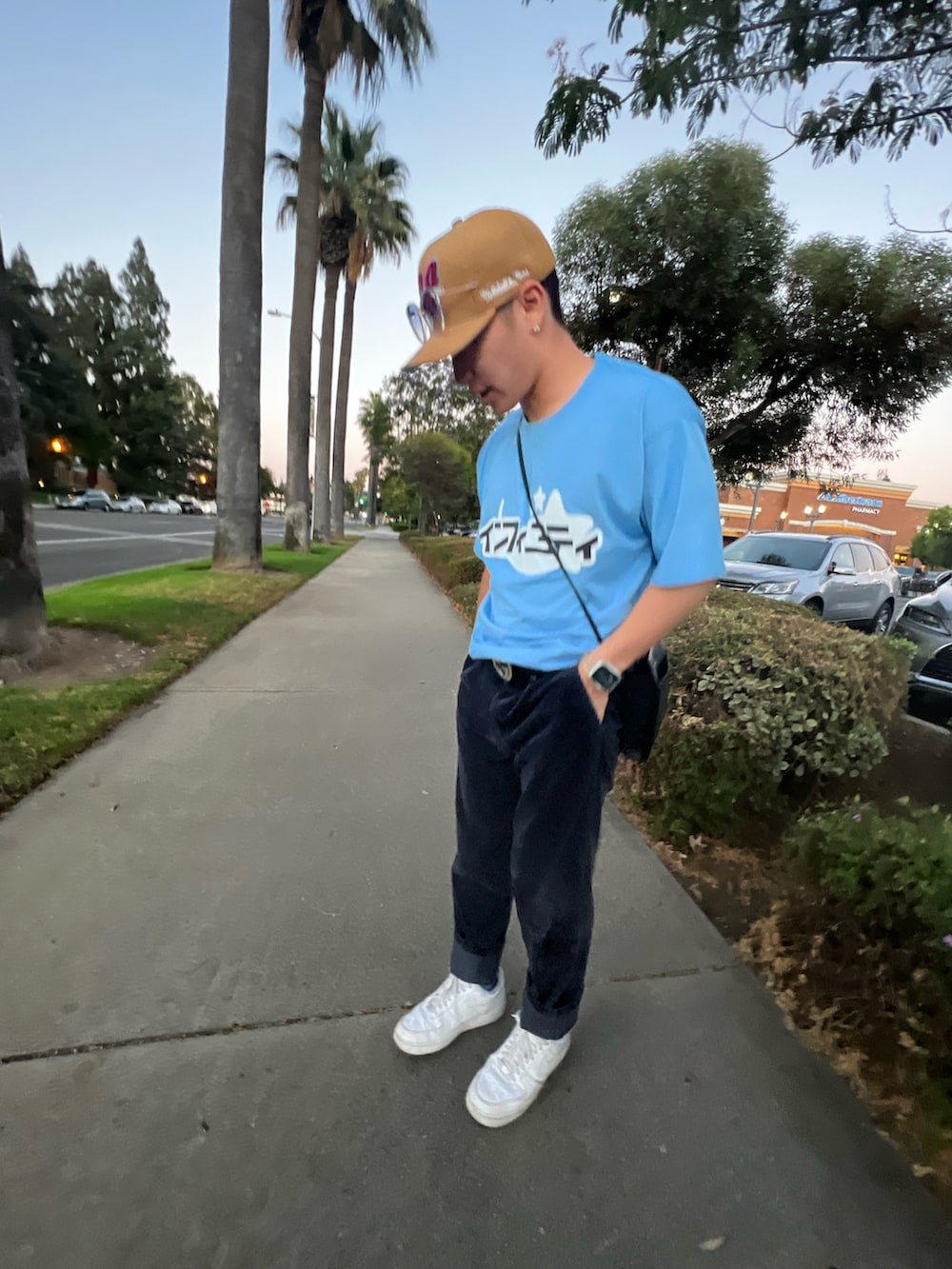 「summer、simple、NIKE、AIR FORCE 1、UNIQLO、boy」｜「INFINITYのアイテム（Tシャツ/カットソー、ブルー系）」を使った、nmt23さん（メンズ・170cm）の夏コーディネートの3枚目の写真