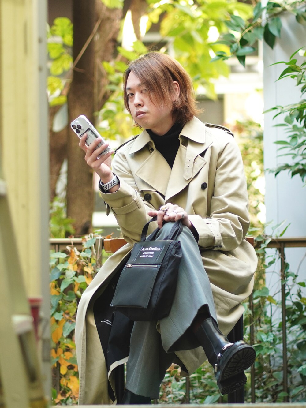 「トレンチコート、秋冬コーデ、おしゃれさんと繋がりたい、お洒落さんとつながりたい、今日のコーデ、いいね、save、フォローお願いします🤑、古着、ootd、きれいめカジュアル、秋コーデ、革靴、冬コーデ、ベージュ、スカーフ、レイヤードスタイル」|「📸Instagramのアイテム(その他、ホワイト系)」を使った、よりさん(メンズ・178cm)の秋コーディネートの4枚目の写真