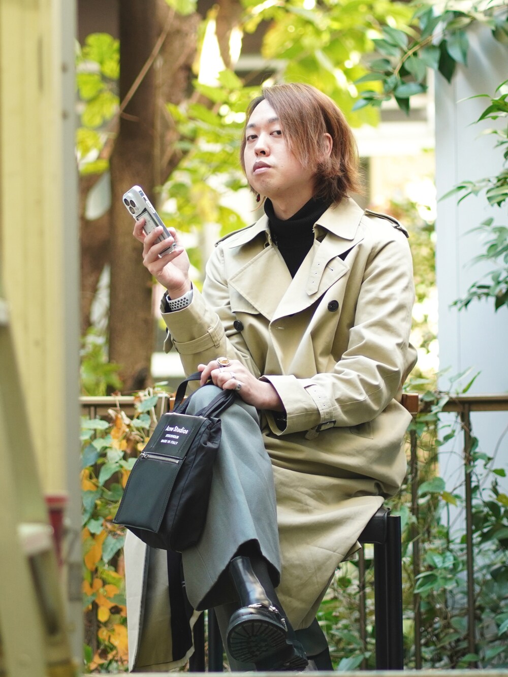 「トレンチコート、秋冬コーデ、おしゃれさんと繋がりたい、お洒落さんとつながりたい、今日のコーデ、いいね、save、フォローお願いします🤑、古着、ootd、きれいめカジュアル、秋コーデ、革靴、冬コーデ、ベージュ、スカーフ、レイヤードスタイル」|「📸Instagramのアイテム(その他、ホワイト系)」を使った、よりさん(メンズ・178cm)の秋コーディネートの3枚目の写真