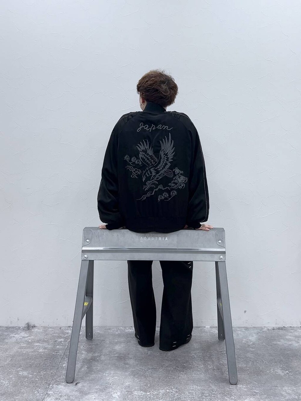 「低身長、きれいめ、オーバーサイズ、HARE、モード、ブルゾン、個性派、ジャケット、ワイドパンツ」｜「HAREのバックルモカタンクソールシューズ（ドレスシューズ、ブラック系）」を使った、HARE     もりたいさん（メンズ・168cm）の夏コーディネートの3枚目の写真