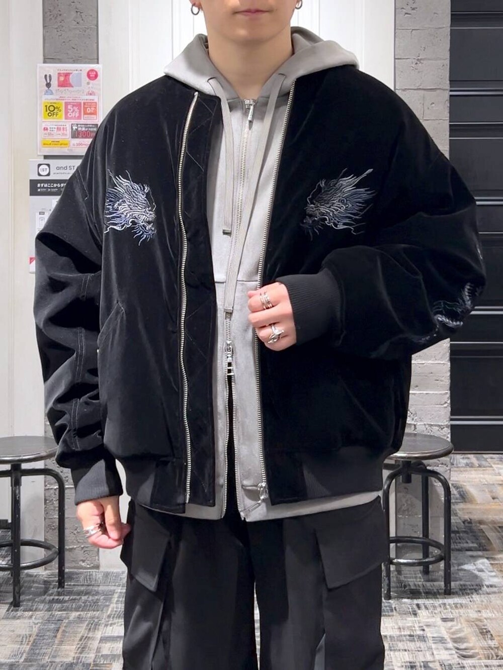 「低身長、きれいめ、モード、オーバーサイズ、HARE、パーカー、ブルゾン、ワイドパンツ、冬コーデ」｜「HAREの【UNDERGROUND MODE】デュアルスターリング(HARE)（リング、シルバー系）」を使った、HARE     もりたいさん（メンズ・168cm）の秋コーディネートの5枚目の写真