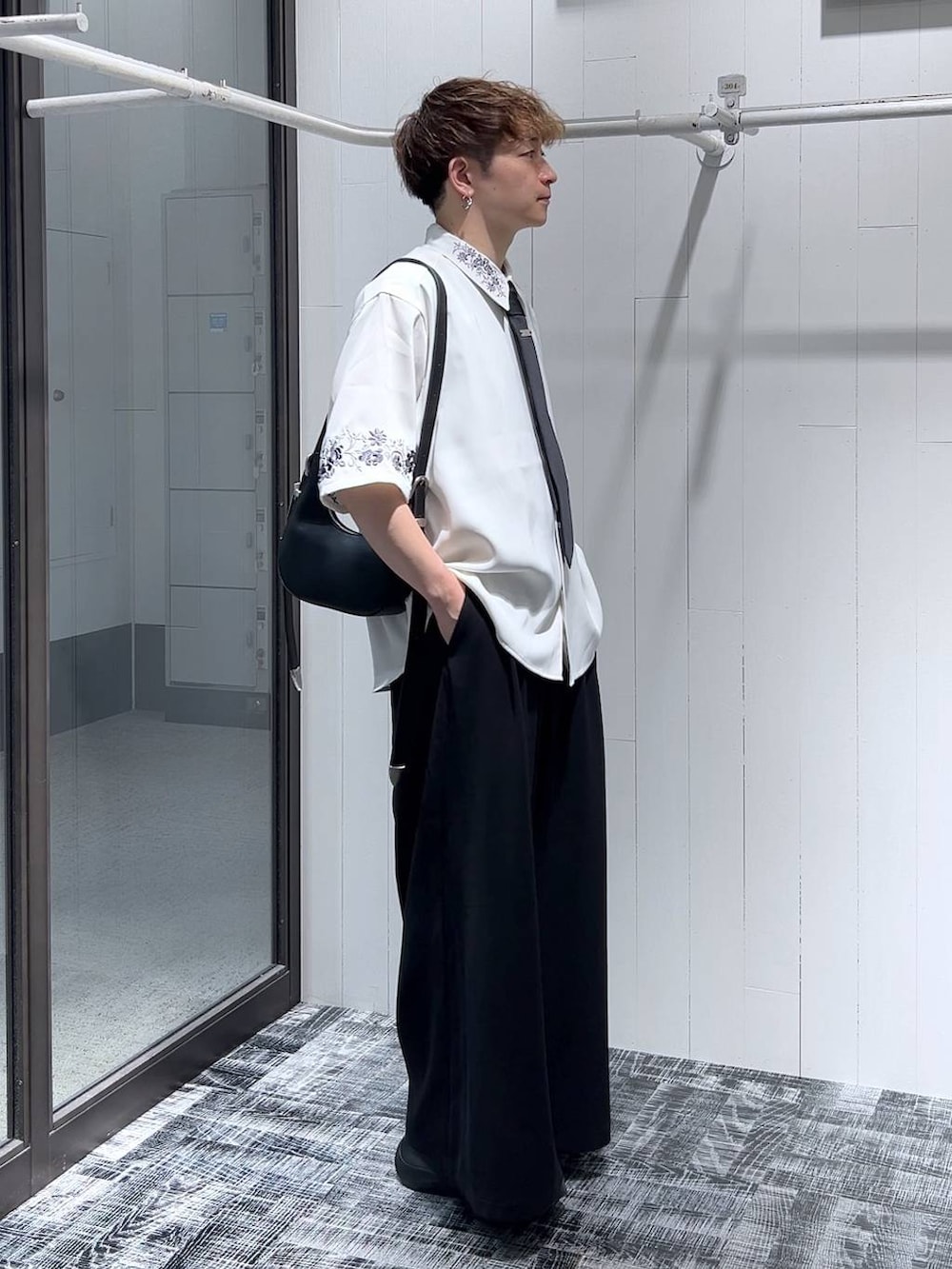「低身長、きれいめ、オーバーサイズ、HARE、シャツ、ワイドパンツ、モード、モテ、夏コーデ」|「HAREのステンレスブレスレット(HARE)(ブレスレット、シルバー系)」を使った、HARE もりたいさん(メンズ・168cm)の夏コーディネートの2枚目の写真
