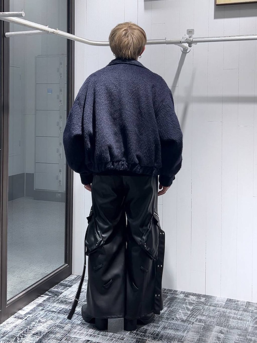 「低身長、きれいめ、モード、オーバーサイズ、HARE、ブルゾン、ワイドパンツ、ニット、セールコーデ」｜「HAREのウールスタンドブルゾン(HARE)（ブルゾン、パープル系）」を使った、HARE     もりたいさん（メンズ・168cm）の冬コーディネートの3枚目の写真