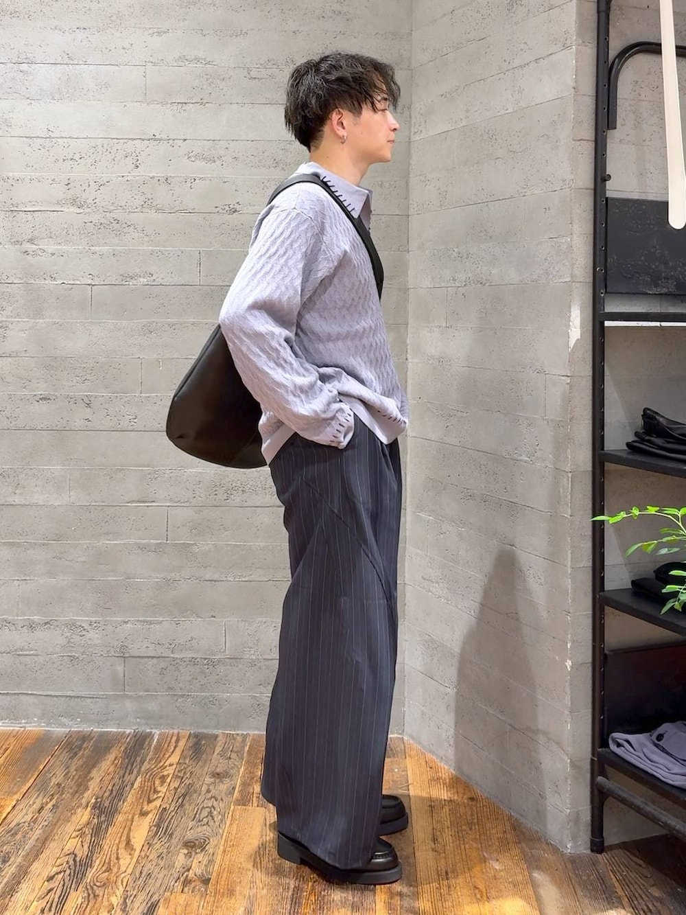 「HARE、低身長、きれいめ、モード、オーバーサイズ、ワイドパンツ、ニット、ポロシャツ、秋コーデ」|「HAREのステンレスチェーンネックレス(HARE)(ネックレス、シルバー系)」を使った、HARE もりたいさん(メンズ・168cm)の夏コーディネートの2枚目の写真