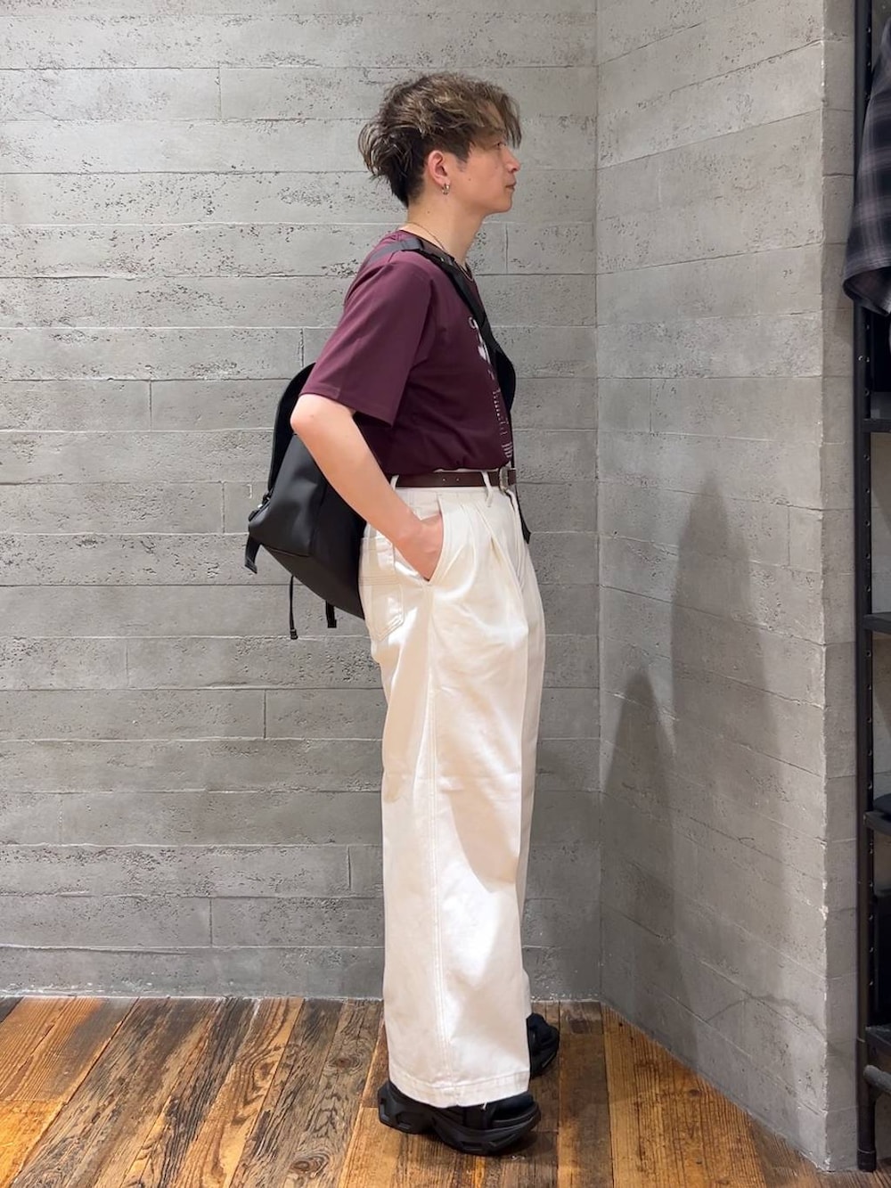 「低身長、きれいめ、モード、オーバーサイズ、HARE、夏コーデ、デニムパンツ、Tシャツ、ベルト」|「HAREのステンレスブレスレット(HARE)(ブレスレット、シルバー系)」を使った、HARE もりたいさん(メンズ・168cm)の夏コーディネートの2枚目の写真