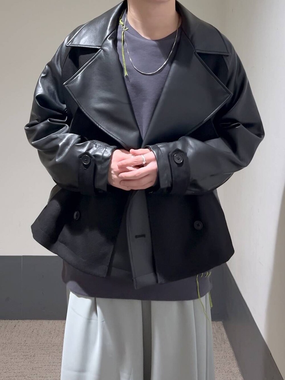 「HARE、低身長、きれいめ、オーバーサイズ、ワイドパンツ、ブルゾン、モード、スウェット、ジャケット」｜「HAREのステンレスサークルピアス(HARE)（ピアス（片耳用）、シルバー系）」を使った、HARE     もりたいさん（メンズ・168cm）の冬コーディネートの5枚目の写真