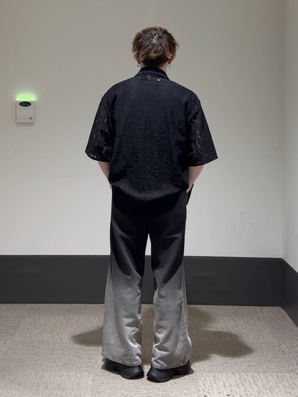 「デニムパンツ、シャツ、タンクトップ、サンダル、夏コーデ、低身長、きれいめ、オーバーサイズ、HARE」｜「HAREのステンレスチェーンネックレス(HARE)（ネックレス、シルバー系）」を使った、HARE     もりたいさん（メンズ・168cm）の夏コーディネートの3枚目の写真