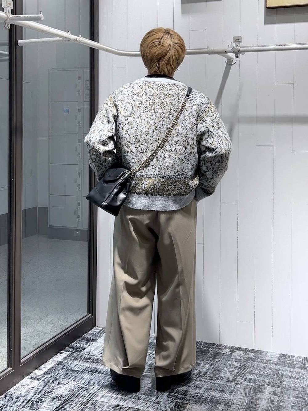 「オーバーサイズ、HARE、低身長、きれいめ、モード、ワイドパンツ、カーディガン、ニット、スウェット」｜「HAREのステンレスチェーンネックレス(HARE)（ネックレス、シルバー系）」を使った、HARE     もりたいさん（メンズ・168cm）の冬コーディネートの3枚目の写真