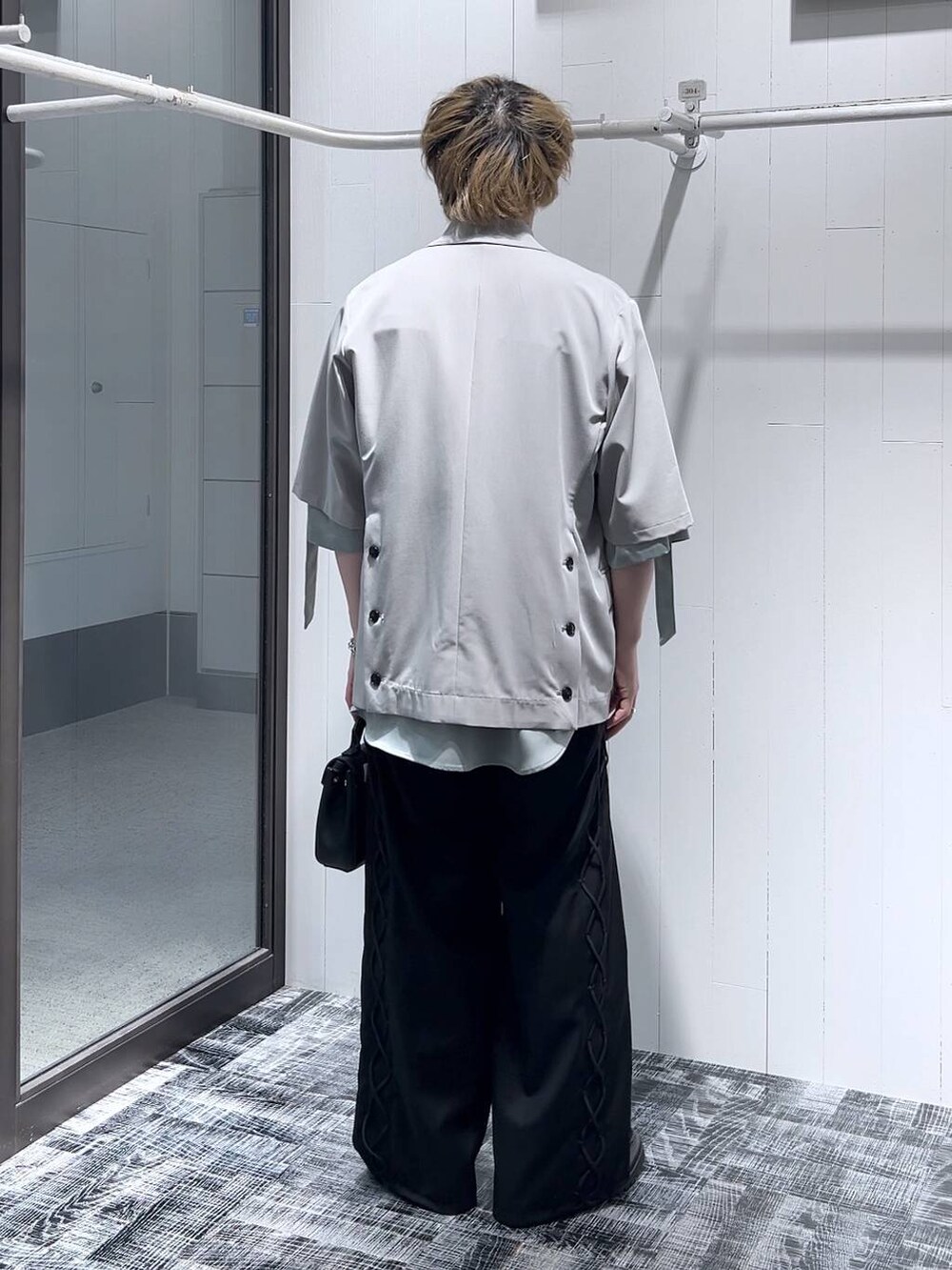 「低身長、きれいめ、オーバーサイズ、HARE、ジャケット、シャツ、ワイドパンツ、モテ、デート/ロマンティック」｜「HAREの【接触冷感 SET UP対応】ダブルジャケット()HARE（テーラードジャケット、グレー系）」を使った、HARE     もりたいさん（メンズ・168cm）の春コーディネートの4枚目の写真