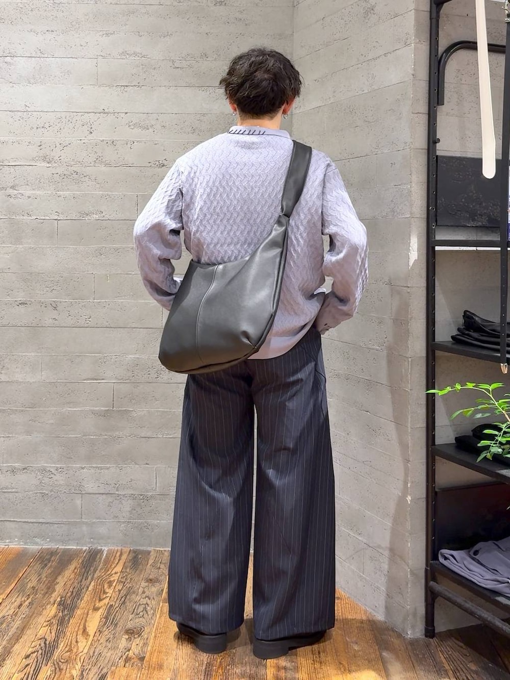 「HARE、低身長、きれいめ、モード、オーバーサイズ、ワイドパンツ、ニット、ポロシャツ、秋コーデ」|「HAREのステンレスチェーンネックレス(HARE)(ネックレス、シルバー系)」を使った、HARE もりたいさん(メンズ・168cm)の夏コーディネートの3枚目の写真