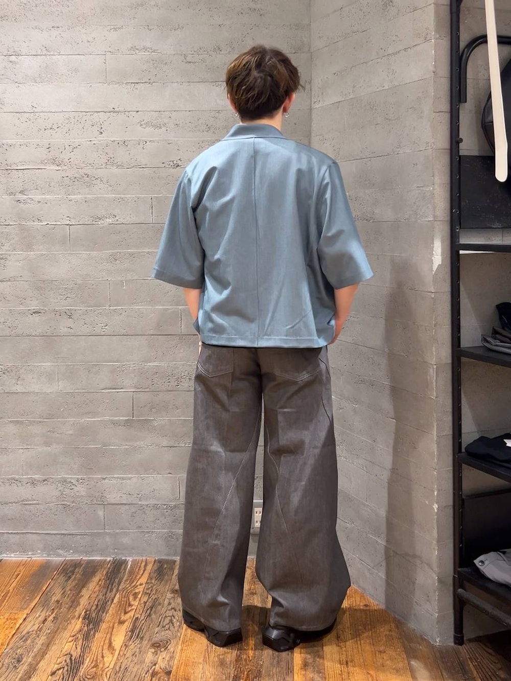 「デニムパンツ、ジャケット、夏コーデ、ネックレス、低身長、きれいめ、モード、オーバーサイズ、HARE」｜「HAREのステンレスブレスレット(HARE)（ブレスレット、シルバー系）」を使った、HARE     もりたいさん（メンズ・168cm）の夏コーディネートの3枚目の写真