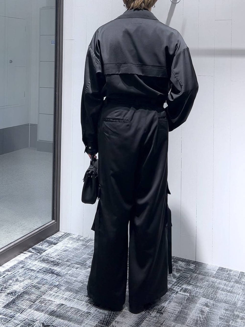 「Tシャツ、スカーフ、モード、カジュアル、モテ、低身長、きれいめ、オーバーサイズ、HARE」｜「HAREのZIPハイソールミュール(HARE)（ドレスシューズ、ブラック系）」を使った、HARE     もりたいさん（メンズ・168cm）の春コーディネートの3枚目の写真