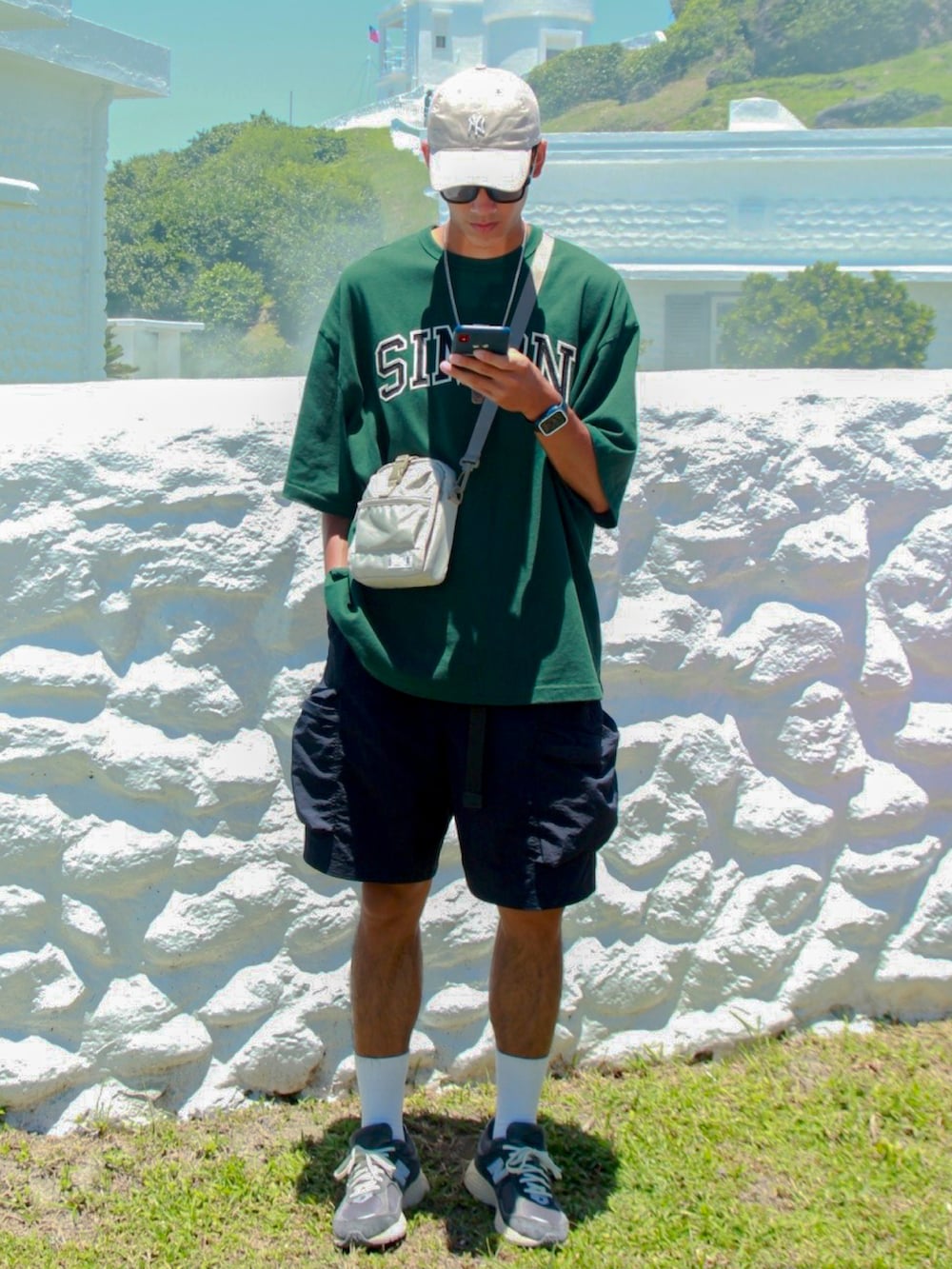 「ootd、夏、男生穿搭、男生、2002R」｜「MLBのアイテム（キャップ、ベージュ系）」を使った、呂さん（メンズ・187cm）の夏コーディネートの2枚目の写真