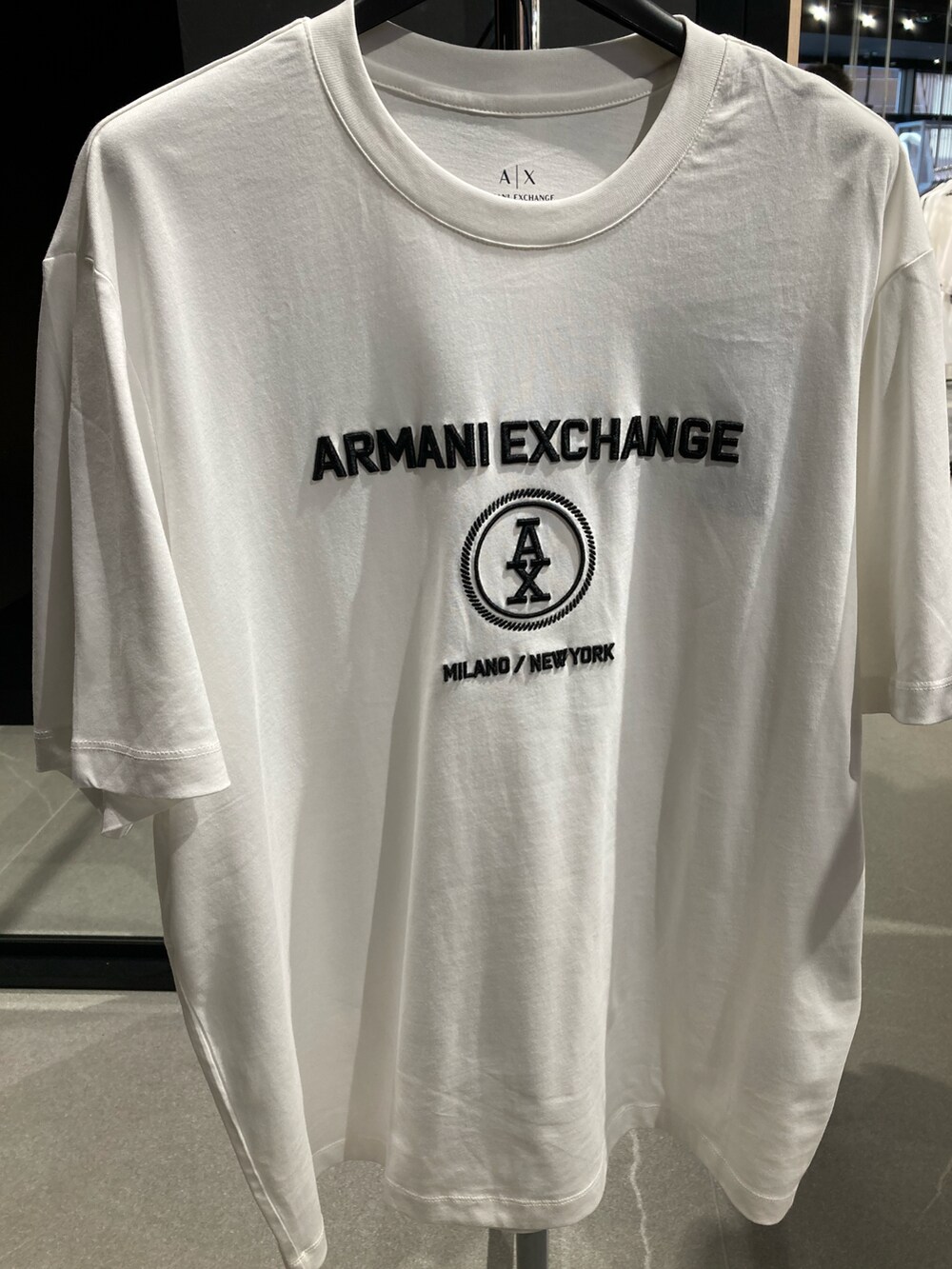 「AXchange、AXchanger、armaniexchange、AXCatStreet、休日スタイル、白Tシャツ、オーバーサイズ、ビッグシルエット、刺繍、夏コーデ、モノトーン、スウェット、スウェットパンツ、ショルダーバッグ、ボディバッグ」｜「ARMANI EXCHANGEの【A|X アルマーニ エクスチェンジ】AXロゴ 半袖クルーネックTシャツ/REGULAR+（ZOZO限定カラー含）（Tシャツ/カットソー、ホワイト系）」を使った、Y. SHOTAROさん（メンズ・163cm）の夏コーディネートの2枚目の写真