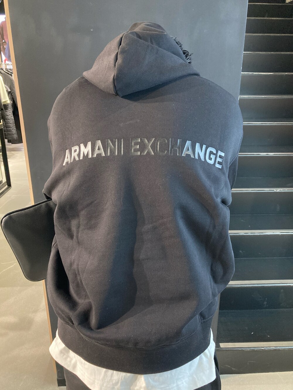 「AXchanger、AXchange、AXCatStreet、armaniexchange、セットアップ、スウェット、フーディー、パーカー、オーバーサイズ、ビッグシルエット、バックプリント、白スニーカー、スニーカー、ダウンジャケット、冬アウター」｜「ARMANI EXCHANGEの【A|X アルマーニ エクスチェンジ】ADE リアルダウンジャケット（ダウンジャケット/コート、ブラック系）」を使った、Y. SHOTAROさん（メンズ・163cm）の冬コーディネートの5枚目の写真