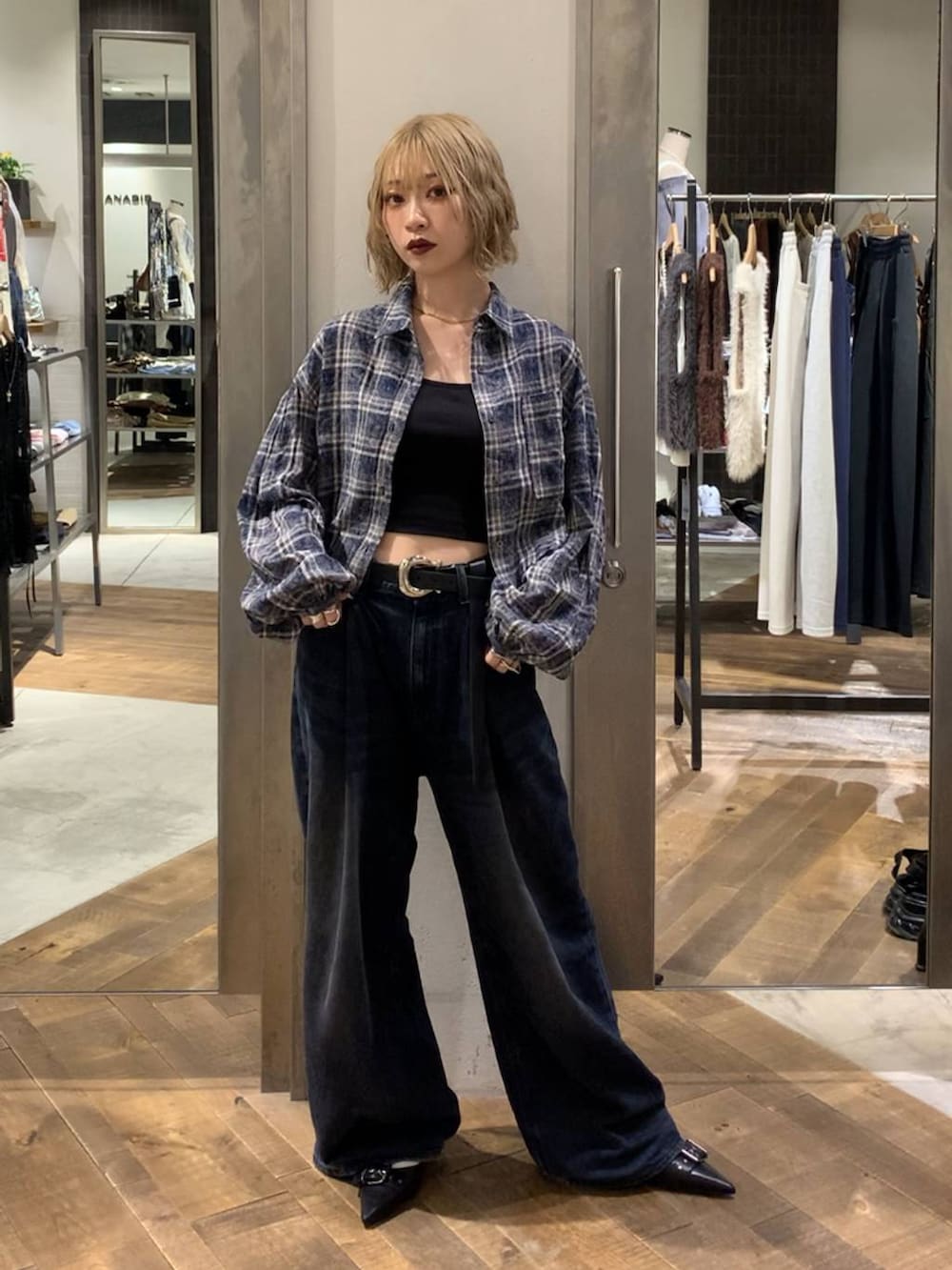 「低身長、カジュアル、個性派、JEANASIS、ジーナシスト_JEANASIS、デニムパンツ、シャツ、シャツスタイル、チェック、サンダル、秋コーデ、秋冬新作、秋服準備はじめました」｜「JEANASISのカラータックデニムワイドパンツ/322713（デニムパンツ、ブラック系）」を使った、yuki1gouさん（レディース・152cm）の秋コーディネートの2枚目の写真