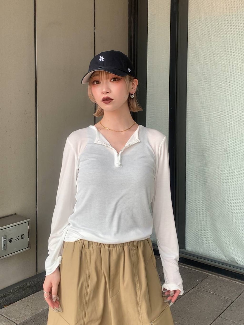 「低身長、カジュアル、個性派、JEANASIS、ジーナシスト_JEANASIS、ハーフパンツ、シアートップス、ロンT、キャップ、ローファー、秋コーデ、秋冬新作、秋服準備はじめました」｜「JEANASISのフラップポケットハーフパンツ/576400（カーゴパンツ、ベージュ系）」を使った、yuki1gouさん（レディース・152cm）の夏コーディネートの4枚目の写真