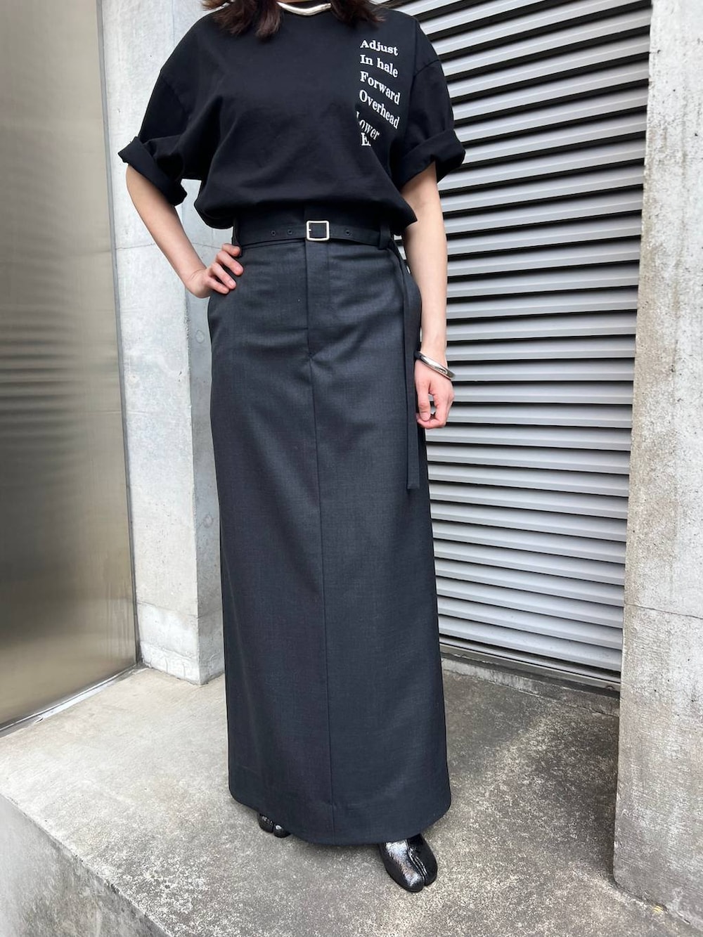 「ヘルシー、リラックス、カジュアル、Chaos、Tシャツ、スカート、ロングスカート、モノトーン、モード、おでかけ、旅行」｜「ChaosのChaos(カオス)/ローフワードスカート（スカート、グレー系）」を使った、chaos_kaeさん（レディース・160cm）の夏コーディネートの6枚目の写真
