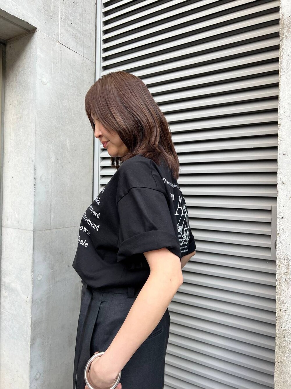 「ヘルシー、リラックス、カジュアル、Chaos、Tシャツ、スカート、ロングスカート、モノトーン、モード、おでかけ、旅行」｜「ChaosのChaos(カオス)/ローフワードスカート（スカート、グレー系）」を使った、chaos_kaeさん（レディース・160cm）の夏コーディネートの4枚目の写真