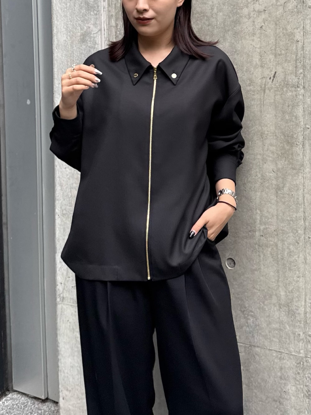 「Lui'sの《-3キロ見え》2タックベーシックワイドパンツ（スラックス、ブラック系）」を使った、miuさん（レディース・158cm）の夏コーディネートの4枚目の写真