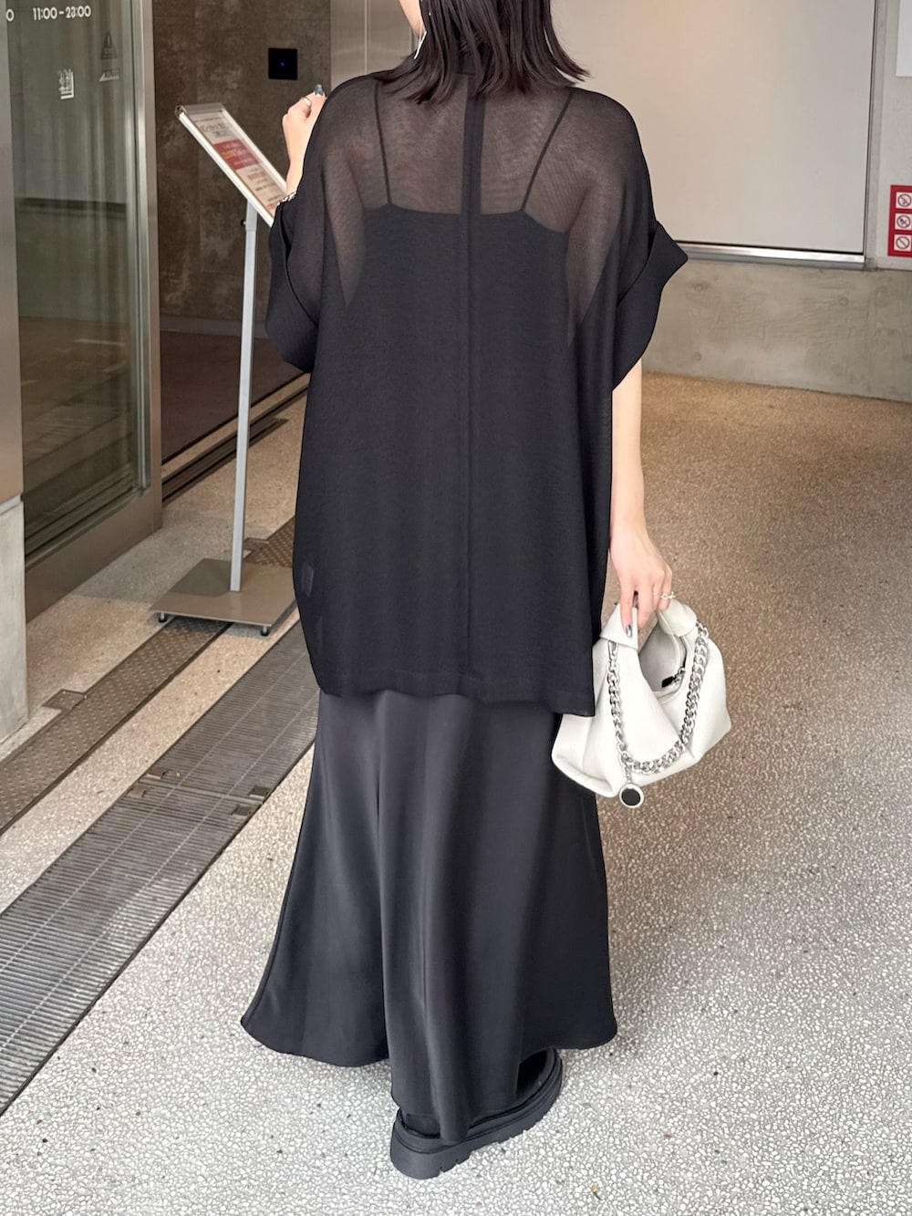 「モノトーン、雨の日コーデ、マーメイドスカート、ラクチンコーデ、オトナカワイイ、今日のコーデ、春夏コーデ、着回しコーデ、きれいめコーディネート、夏、楽チンコーデ、大人コーデ、大人カジュアルコーデ、ジャケット、ジャケットスタイル」|「Lui'sのメッシュ半袖ジャケット(テーラードジャケット、ブラック系)」を使った、miuさん(レディース・158cm)の夏コーディネートの2枚目の写真