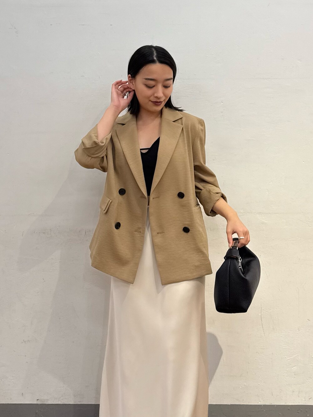 「春色、シャツスタイル、今日のコーデ、セットアップ、春服、オトナカワイイ、大人可愛い、大人カジュアルコーデ、レイヤードスタイル、トレンド、春夏コーデ、レディースファッション、ベージュコーデ、ベーシック/トラッド、ワントーンコーデ」｜「Lui'sのドビークロスライトジャケット（テーラードジャケット、ブラウン系）」を使った、miuさん（骨格ストレート・レディース・158cm）の春コーディネートの2枚目の写真