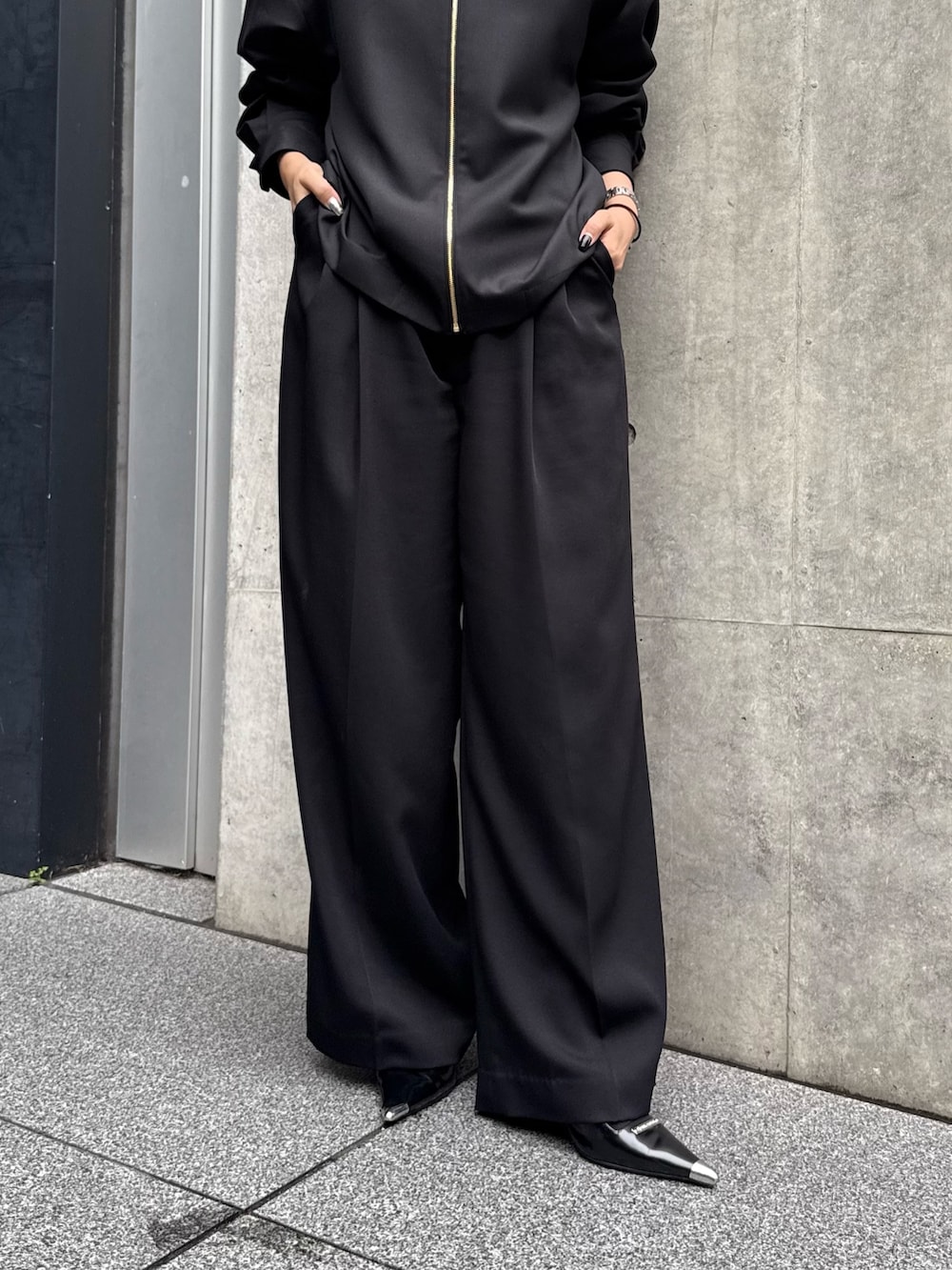 「Lui'sの《-3キロ見え》2タックベーシックワイドパンツ（スラックス、ブラック系）」を使った、miuさん（レディース・158cm）の夏コーディネートの6枚目の写真