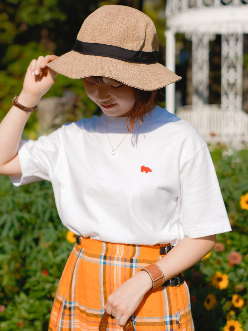 「きれいめカジュアル、チェック、シンプルコーデ、お出かけコーデ、ロングスカート、オニールオブダブリン、Paraboot、Scye、scye basic、BRADY、夏コーデ、スカートコーデ、低身長、低身長コーデ、FADGE」｜「ORCIVALのORCIVAL | ラフィアライク 6Pハット（ハット、ベージュ系）」を使った、しおりさん（レディース・155cm）の秋コーディネートの2枚目の写真