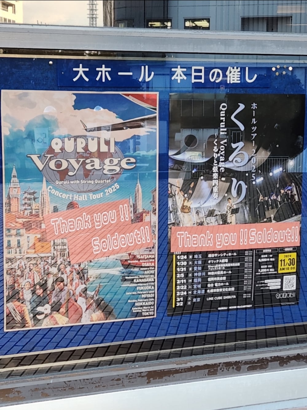 ブラック系のTシャツ/カットソーを着用したメンズの冬コーディネートの3枚目の写真