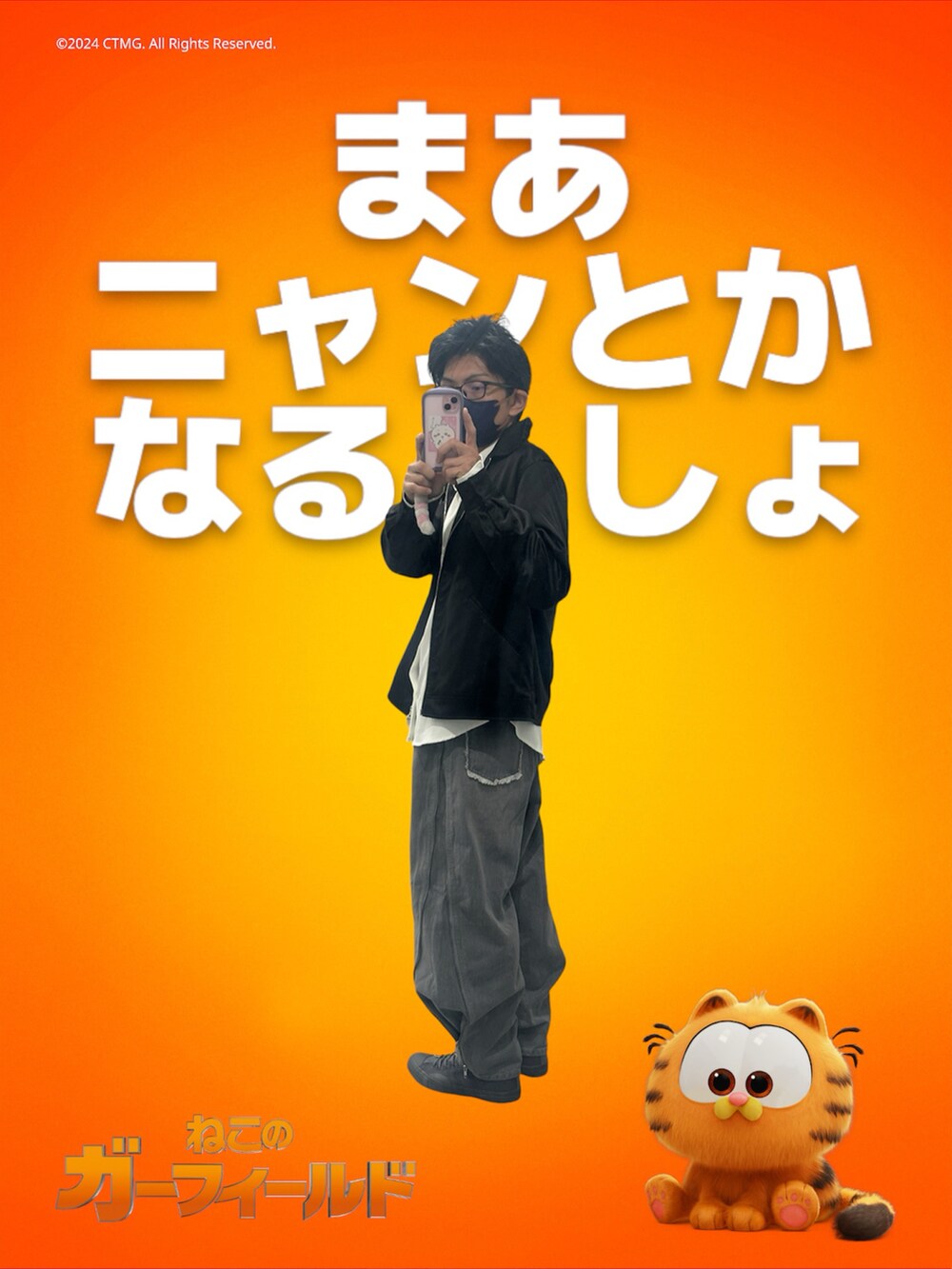 グレー系のスニーカー、グレー系のデニムパンツ、ホワイト系のシャツ/ブラウスを着用したメンズの秋コーディネートの4枚目の写真