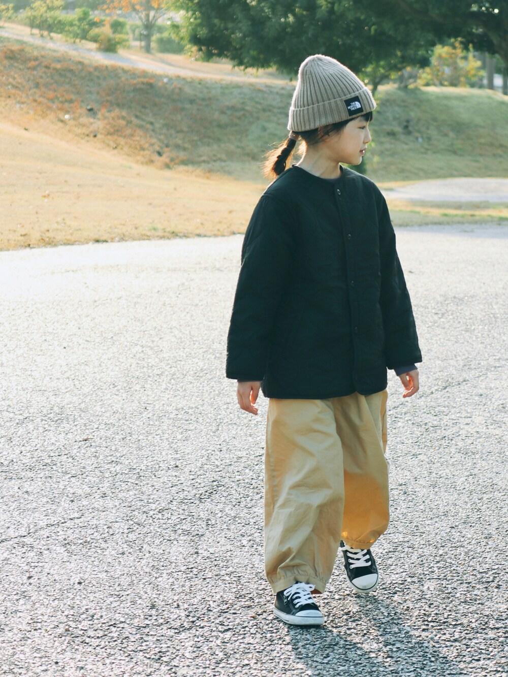 「カジュアル、チェックパンツ、プチプラ、THE NORTH FACE、休日コーデ、公園、ゆるコーデ、小学生、姉妹コーデ、4歳、秋コーデ」|「THE NORTH FACEの【ZOZOTOWN限定】【THE NORTH FACE/ノースフェイス】KIDS CAPPUCHO LID/NNJ41710(ニットキャップ/ビーニー、ベージュ系)」を使った、𝑀𝐼𝑁さん(キッズ・130cm)の秋コーディネートの3枚目の写真