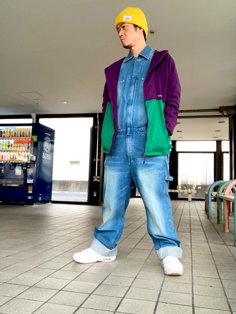 「LEE、つなぎ、ジャンプスーツ、デニムつなぎ、G-SHOCK、NIKE、Air shake、PIGALLE、pigalle×nike、ROUND HOUSE、ニット帽、ﾊﾞｯｼｭ」｜「Leeのオールインワン（つなぎ/オールインワン、ブルー系）」を使った、iadonさん（メンズ・165cm）の秋コーディネートの2枚目の写真