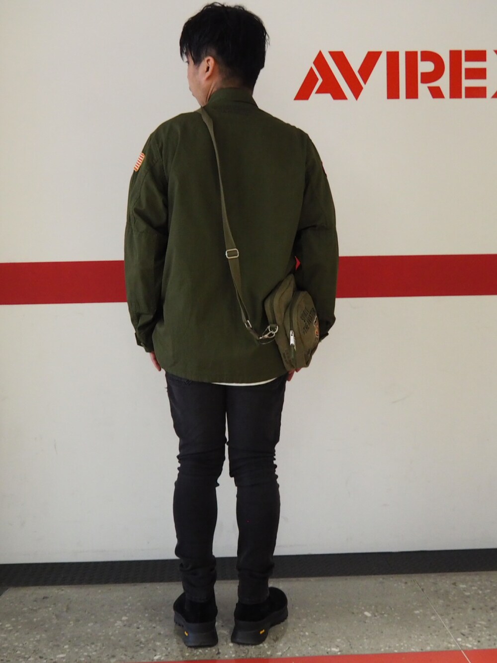 「AVIREX、AVIREXBelle、AVIREX梅田店、ファッションの力を信じよう、ootd、おしゃれさんと繋がりたい、春コーデ、春、低身長、服好きな人と繋がりたい、メンズファッション、ミリタリー、休日コーデ、シャツスタイル、デニム」｜「AVIREXのCOTTON RIPSTOP BDU  VX-31（シャツ/ブラウス、グリーン系）」を使った、南慎也さん（メンズ・166cm）の春コーディネートの2枚目の写真