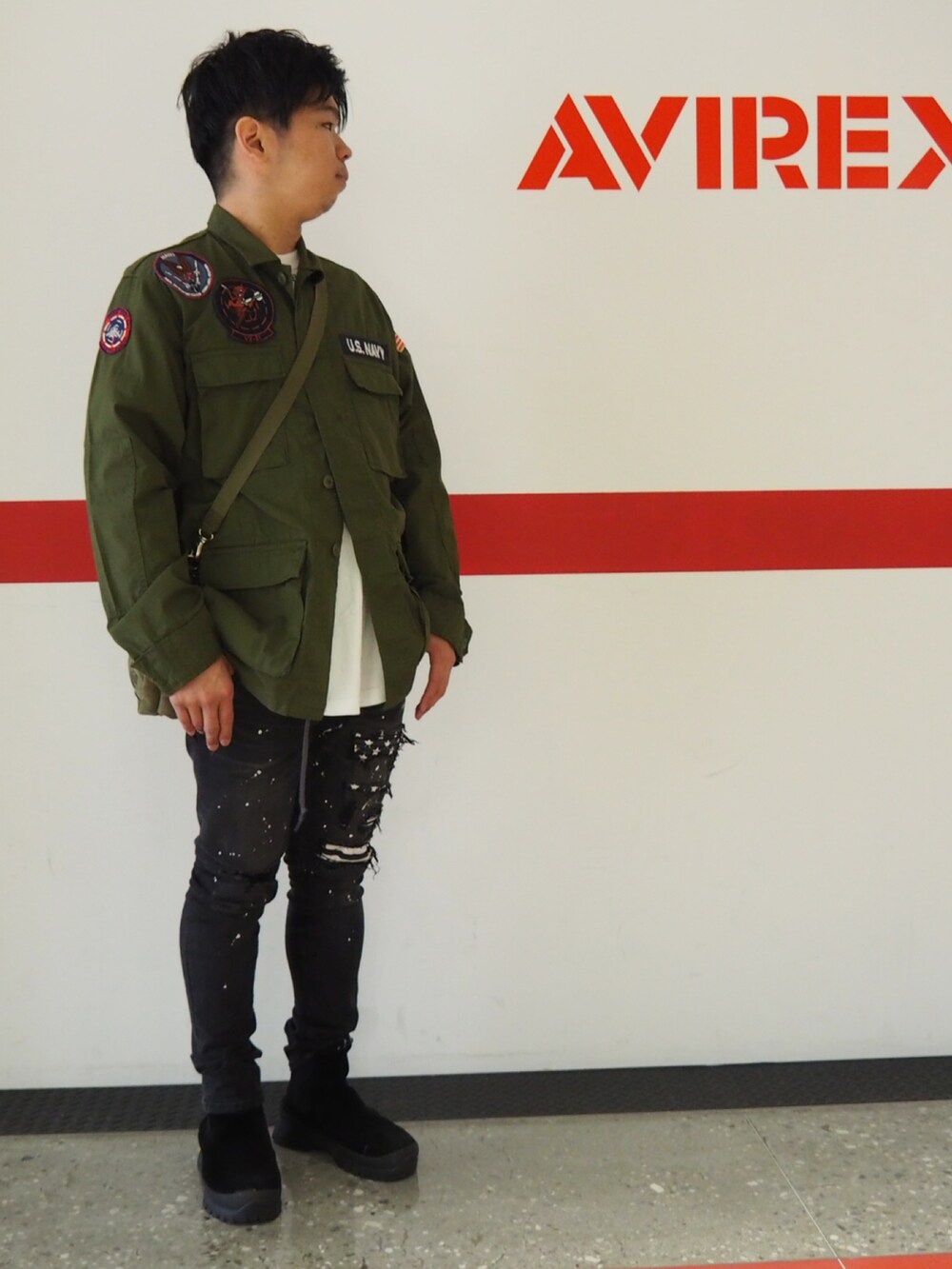 「AVIREX、AVIREXBelle、AVIREX梅田店、ファッションの力を信じよう、ootd、おしゃれさんと繋がりたい、春コーデ、春、低身長、服好きな人と繋がりたい、メンズファッション、ミリタリー、休日コーデ、シャツスタイル、デニム」｜「AVIREXのCOTTON RIPSTOP BDU  VX-31（シャツ/ブラウス、グリーン系）」を使った、南慎也さん（メンズ・166cm）の春コーディネートの3枚目の写真