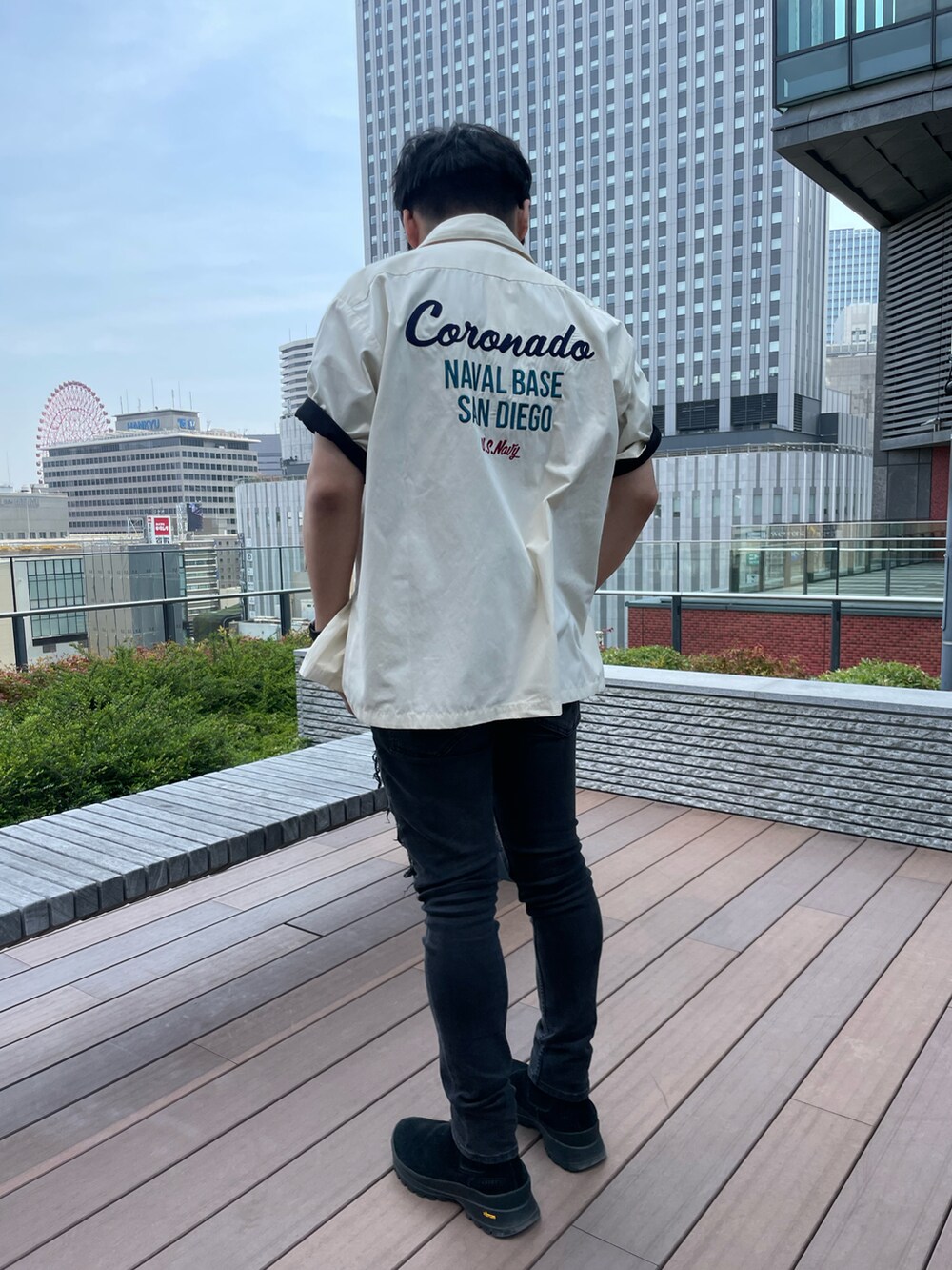 「AVIREX、AVIREXBelle、低身長男子、AVIREX梅田店、大人コーデ、春服、今日のコーデ、春カラー、お洒落さんとつながりたい、アメカジ、いいね、save、フォローお願いします🤑、キレイめコーデ、ootd、大人カジュアル、ファッションの力を信じよう」｜「AVIREXのSHORTSLEEVE WORK SHIRT U.S.N. / ワークシャツ U.S.N. / AVIREX / アヴィレックス（シャツ/ブラウス、ホワイト系）」を使った、南慎也さん（メンズ・166cm）の春コーディネートの3枚目の写真