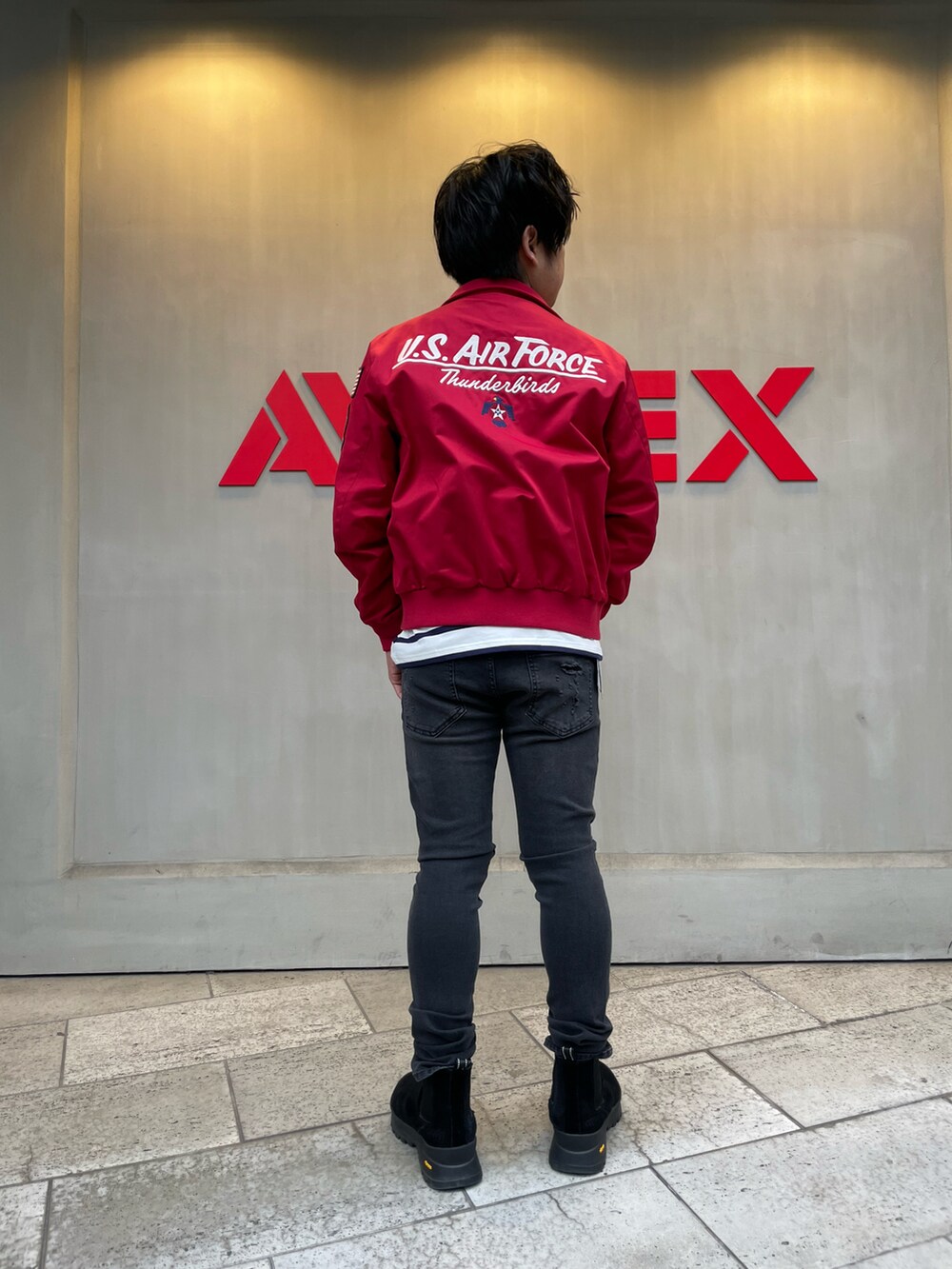 「AVIREX、AVIREXBelle、AVIREX心斎橋、今日のコーデ、春アウター、デニム、はるコーデ、シンプル、革靴、ootd、ストレッチ、ダメージデニムパンツ、きれいめカジュアル、休日コーデ、ファッションの力を信じよう」｜「AVIREXのG9 MOD USAF THUNDERBIRDS / G9 モデファイ USAF サンダーバード / AVIREX / アヴィレックス（ミリタリージャケット、レッド系）」を使った、南慎也さん（メンズ・166cm）の冬コーディネートの2枚目の写真