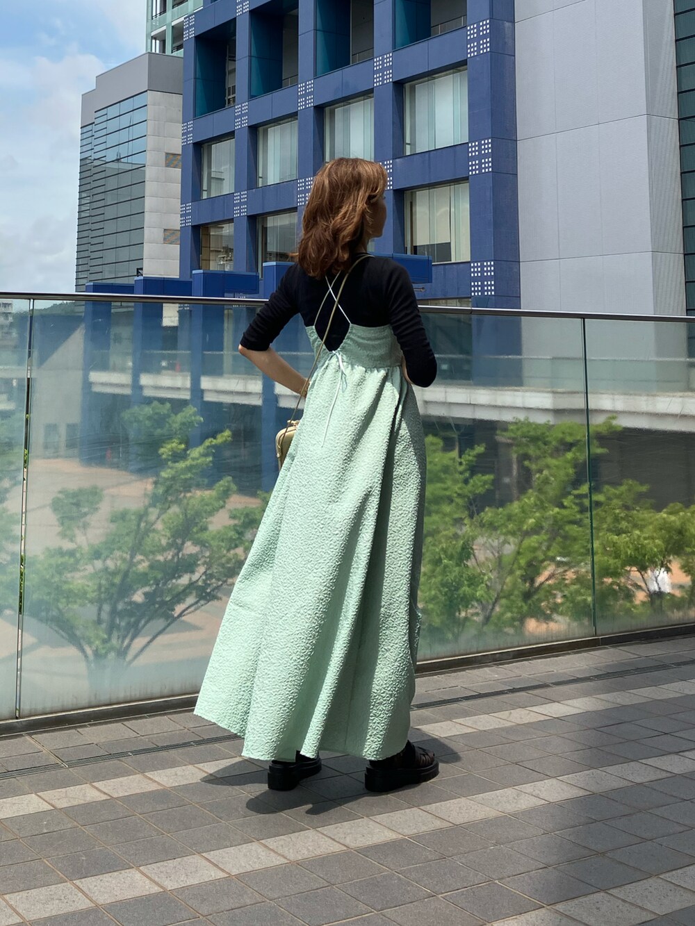 「ポコポコ、キャミワンピ、ベアトップ、グリーン、apretro、40代ファッション、アラフィフ」|「ap retroのぽこぽこベアキャミOP(ワンピース、グリーン系)」を使った、まゆみんさん(レディース・160cm)の夏コーディネートの2枚目の写真