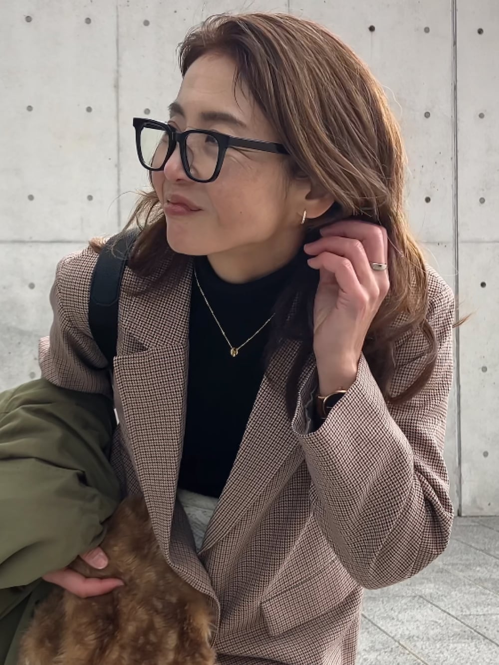 「uleula、スタンドカラー、ロングコート、お仕事コーデ、サマンサ モスモス(Samansa Mos2)、ZARA、メガネ女子、アラフィフ、40代ファッション、50代ファッション」｜「ULEULAのスタンドカラーコート/ステンカラーコート（ステンカラーコート、グリーン系）」を使った、まゆみんさん（レディース・160cm）の冬コーディネートの2枚目の写真