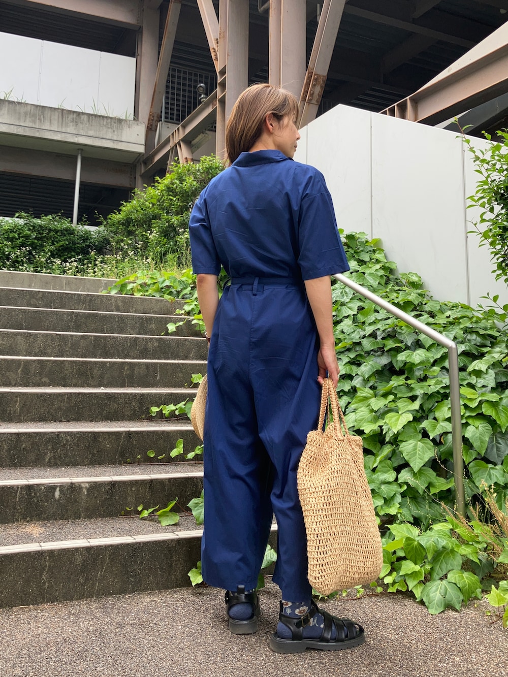 「Le temps riche、ルタンリッシュ、つなぎ、オールインワン、サマンサ モスモス(Samansa Mos2)、ZARA、Sockwell、柄ソックス、40代ファッション、アラフィフ」｜「Le temps richeのハーフスリーブオールインワン　＜Le temps riche＞（つなぎ/オールインワン、ブルー系）」を使った、まゆみんさん（レディース・160cm）の春コーディネートの2枚目の写真