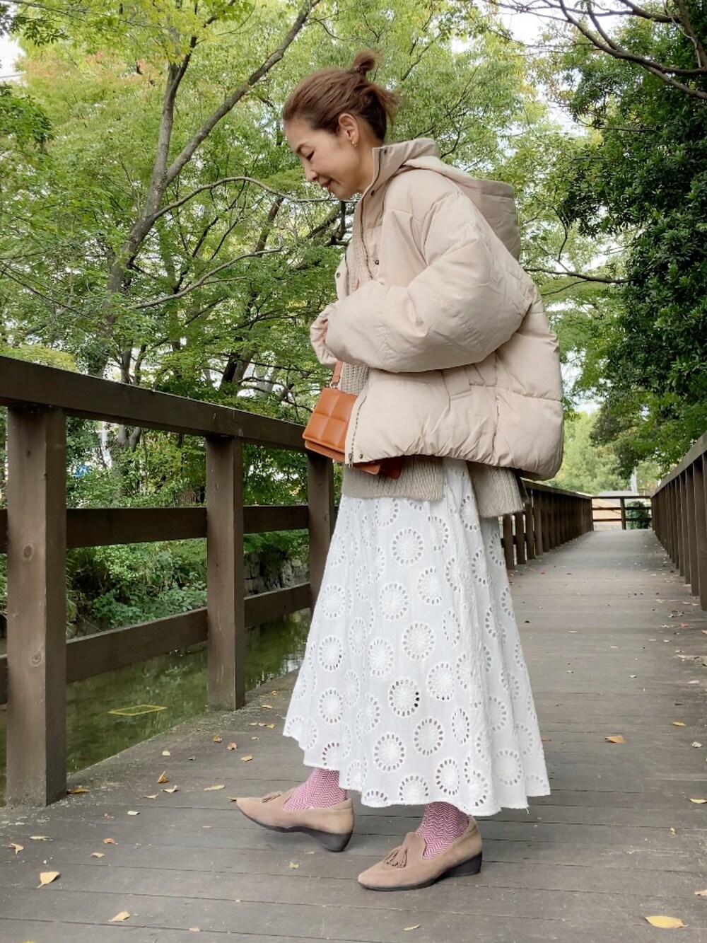 「秋冬コーデ、靴下、ソックス、柄ソックス、足元くら部、ソックウェル、Sockwell、apretro、ダウンジャケット、エコダウン、PAGEBOY、ZARA、fitfit、40代ファッション」｜「SockWellの[LD204W]HERRINGBONE TWEED　Ladies（ソックス/靴下、ピンク系）」を使った、まゆみんさん（レディース・160cm）の秋コーディネートの3枚目の写真