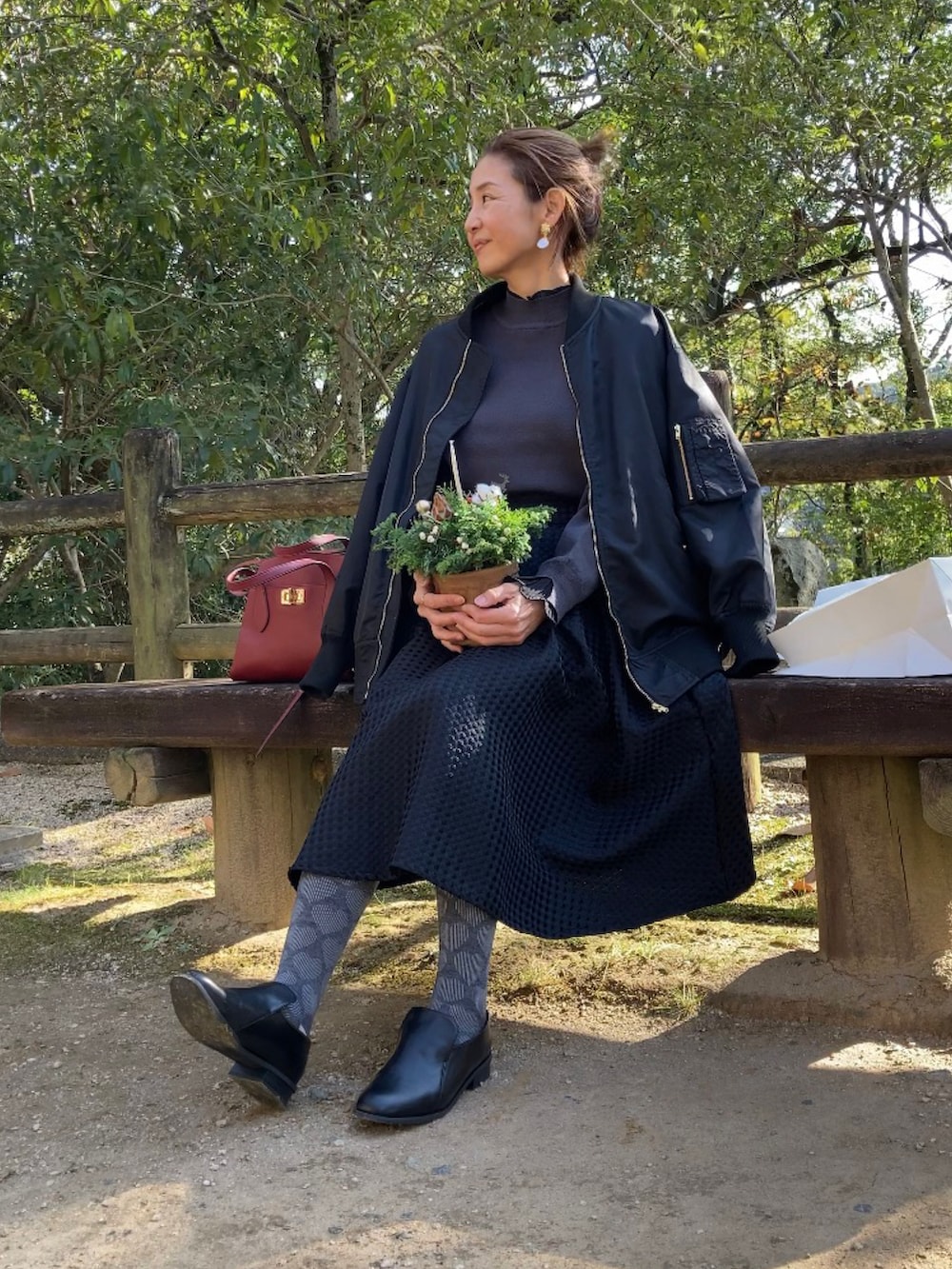 「ランニングスタイル、柄ソックス、着圧ソックス、メリノウール、竹、ソックウェル、Sockwell、antiqua、アンティカ、ハーフパンツ、スポーツ、40代ファッション」｜「SockWellの[SW108W]HEART THROB（レッグウェア、グレー系）」を使った、まゆみんさん（レディース・160cm）の春コーディネートの3枚目の写真
