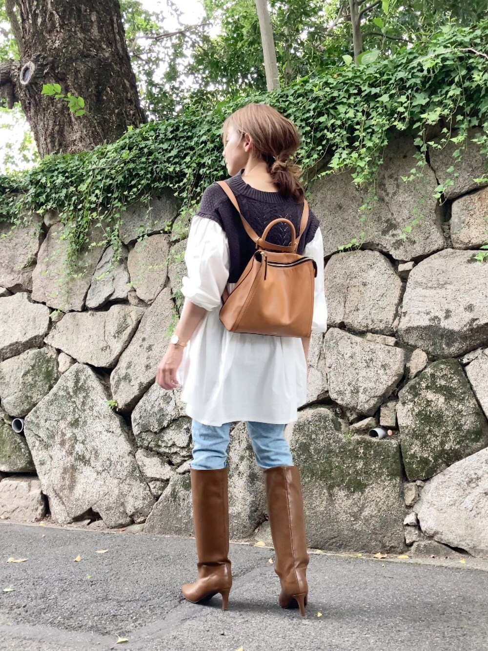 「サマンサ モスモス(Samansa Mos2)、ふんわりシルエット、チュニック、大人かわいい、ストレートロングブーツ、ストレートブーツ、crie conforto、Fossil、フォッシル、バックパック、腕時計、散歩コーデ、ブーツ」｜「Samansa Mos2のアイテム（チュニック、グレー系）」を使った、まゆみんさん（レディース・160cm）の秋コーディネートの2枚目の写真