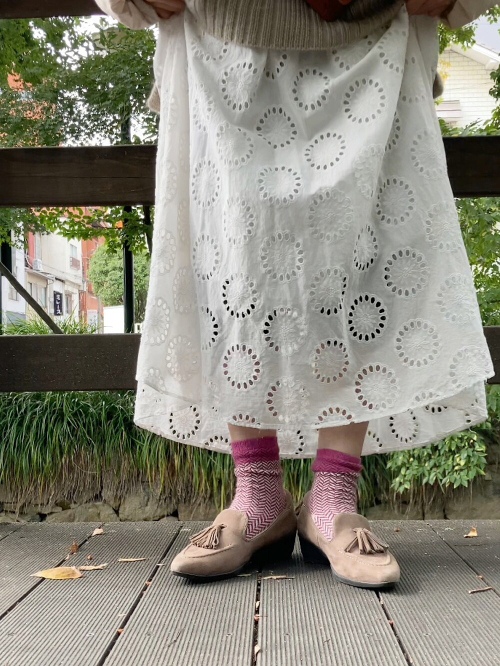 「秋冬コーデ、靴下、ソックス、柄ソックス、足元くら部、ソックウェル、Sockwell、apretro、ダウンジャケット、エコダウン、PAGEBOY、ZARA、fitfit、40代ファッション」｜「SockWellの[LD204W]HERRINGBONE TWEED　Ladies（ソックス/靴下、ピンク系）」を使った、まゆみんさん（レディース・160cm）の秋コーディネートの2枚目の写真