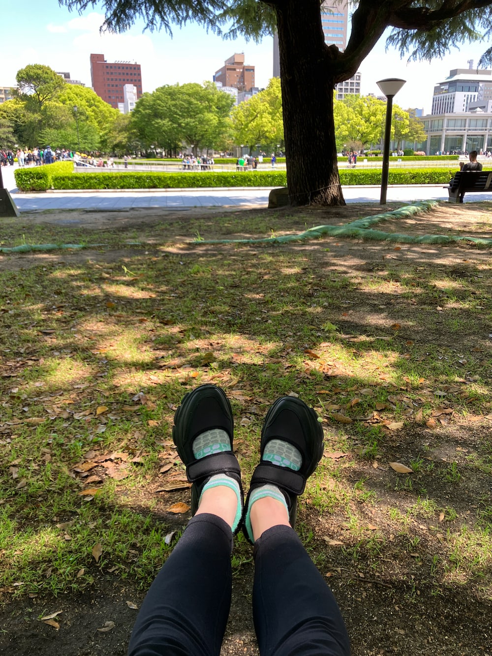 「apretro、パーカー、アンティカ、antiqua、ショートパンツ、スポーツミックス、ランニング、ZARA、ソックウェル、Sockwell、着圧ソックス、NEW ERA、キャップ、40代ファッション」｜「ap retroのダンボールニットサイドジップパーカー（パーカー、ベージュ系）」を使った、まゆみんさん（レディース・160cm）の春コーディネートの3枚目の写真