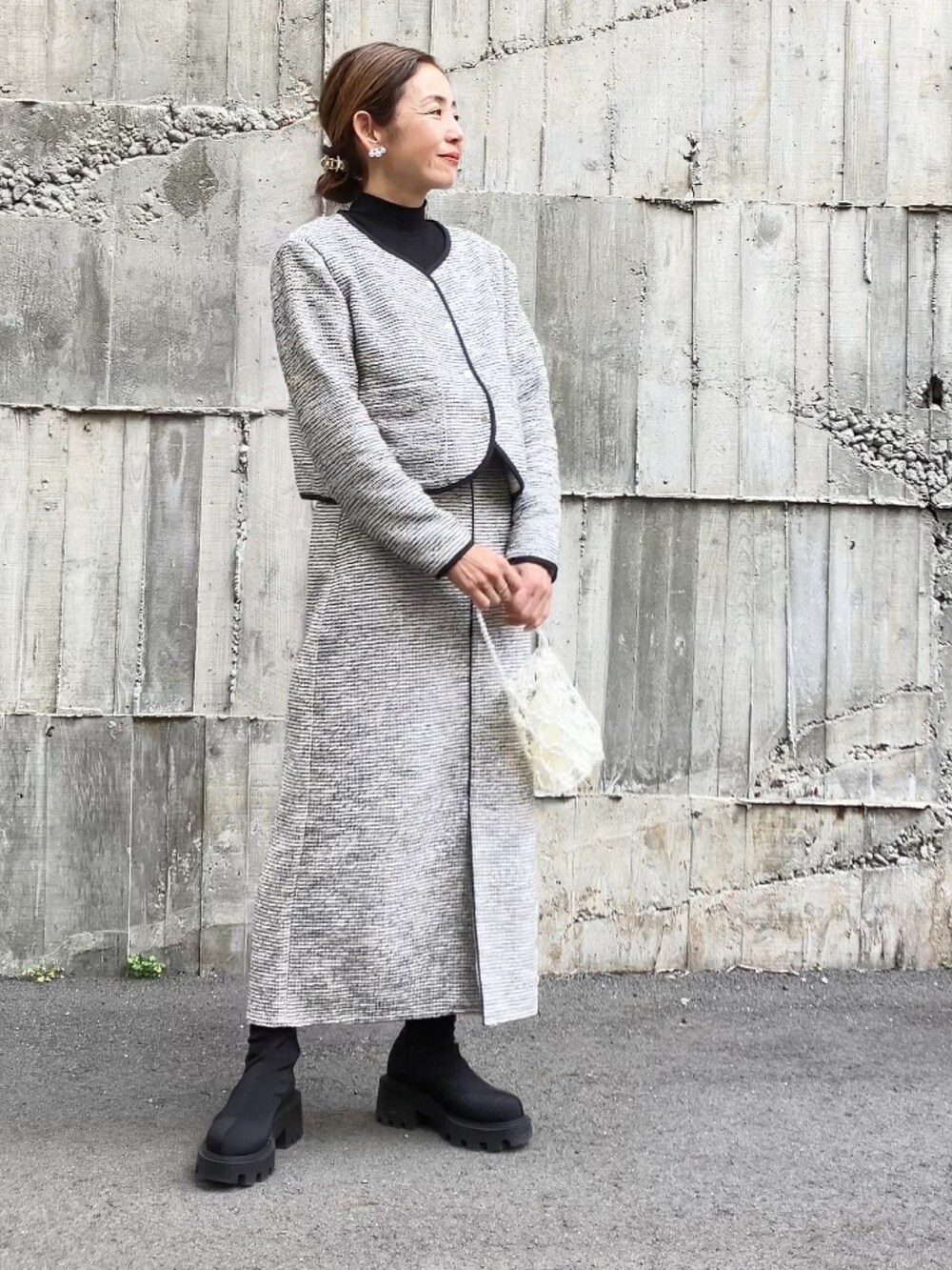 「ツイード、セットアップ、オケージョン、お仕事コーデ、アラフィフ、40代ファッション、50代ファッション、ZARA」｜「ULEULAのツイードノーカラーパイピングジャケット/オケージョン（ノーカラージャケット、ホワイト系）」を使った、まゆみんさん（レディース・160cm）の冬コーディネートの3枚目の写真