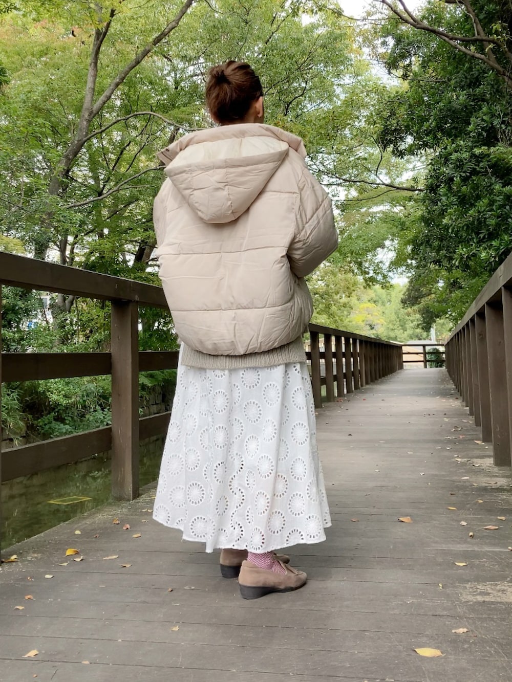 「秋冬コーデ、靴下、ソックス、柄ソックス、足元くら部、ソックウェル、Sockwell、apretro、ダウンジャケット、エコダウン、PAGEBOY、ZARA、fitfit、40代ファッション」｜「SockWellの[LD204W]HERRINGBONE TWEED　Ladies（ソックス/靴下、ピンク系）」を使った、まゆみんさん（レディース・160cm）の秋コーディネートの4枚目の写真