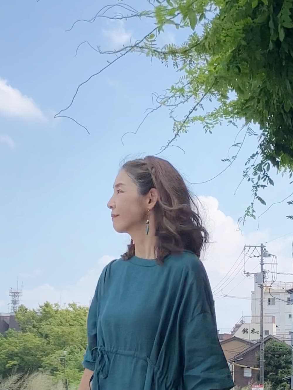 「リネンワンピース、グリーンコーデ、クレアデリス、Crea delice、Sockwell、着圧ソックス、カラーソックス、柄ソックス、Samansa Mos2、40代ファッション、アラフィフ」｜「Crea deliceのアイテム（ワンピース/ドレス、グリーン系）」を使った、まゆみんさん（レディース・160cm）の夏コーディネートの2枚目の写真
