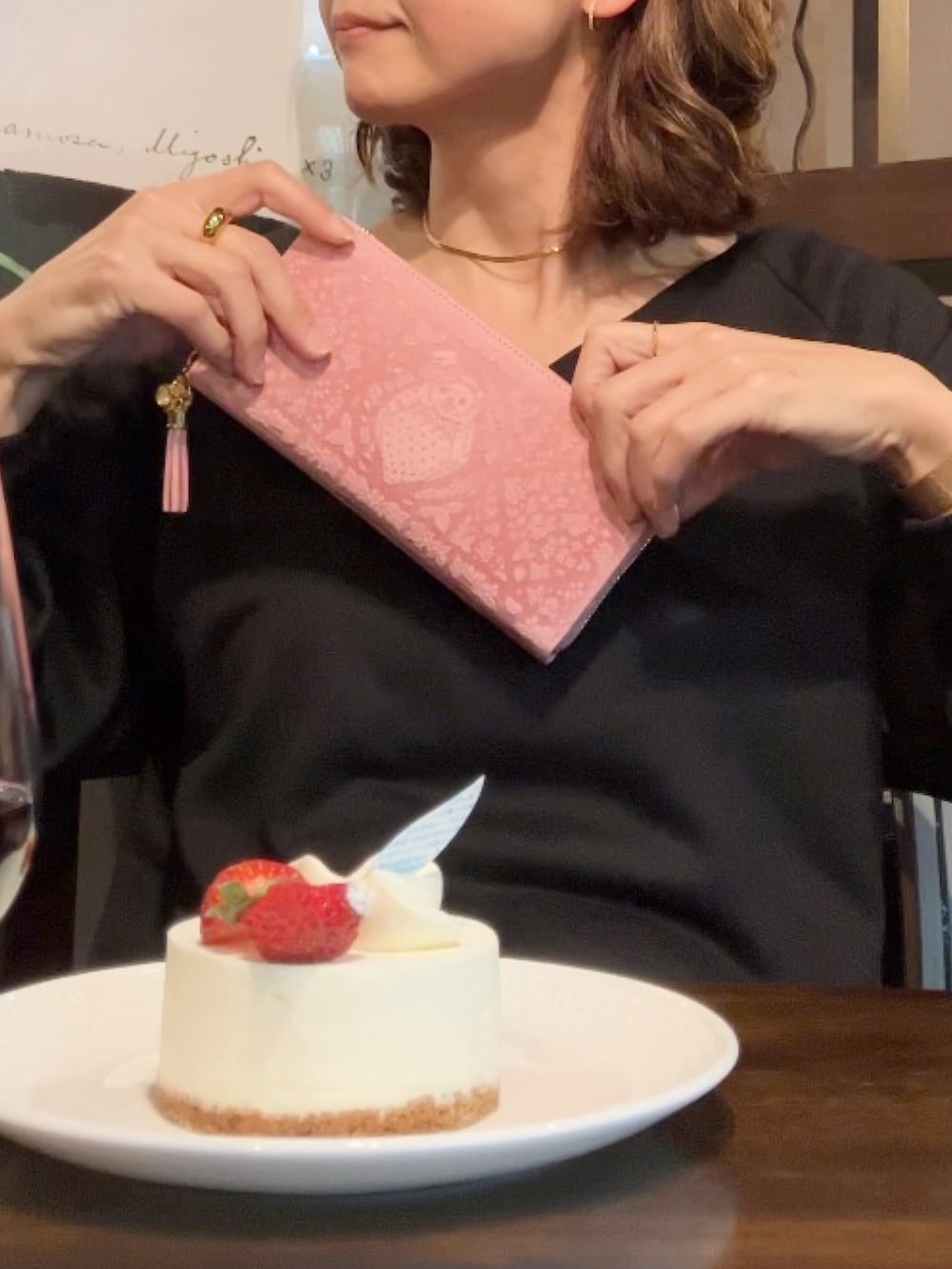 「apretro、ワンピース、マーメイド、モノトーン、40代ファッション」｜「ap retroのマーメイド前後２WAY ワンピース（ワンピース、ブラック系）」を使った、まゆみんさん（レディース・160cm）の冬コーディネートの5枚目の写真