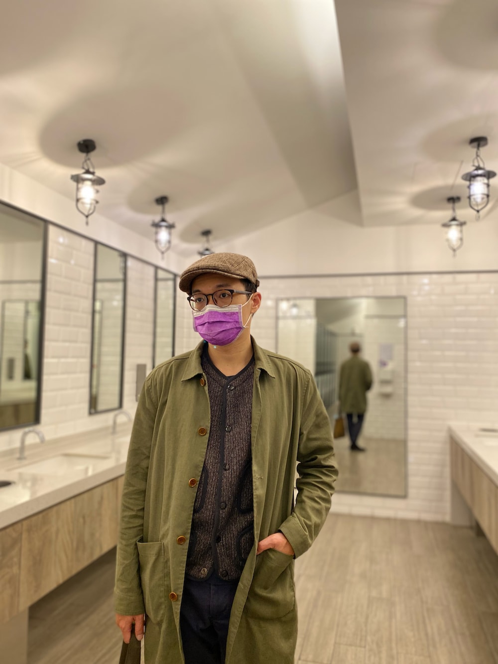 「ANATOMICA、URBAN RESEARCH、THE NORTH FACE PURPLE LABEL、MUJI、snow peak、Taiwan、ootd、街頭穿搭、秋のコーデ、秋、春コーデ、春、冬、冬コーデ、loafer」|「ANATOMICAのBB CLOTH VEST / LOW NECK(ベスト、グレー系)」を使った、Azuma さん(メンズ・168cm)の冬コーディネートの2枚目の写真