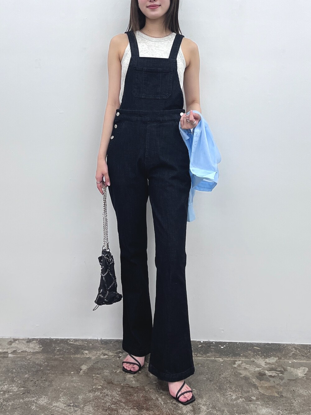 ブルー系のサロペット/オーバーオール、その他のその他を着用したレディースの夏コーディネートの2枚目の写真